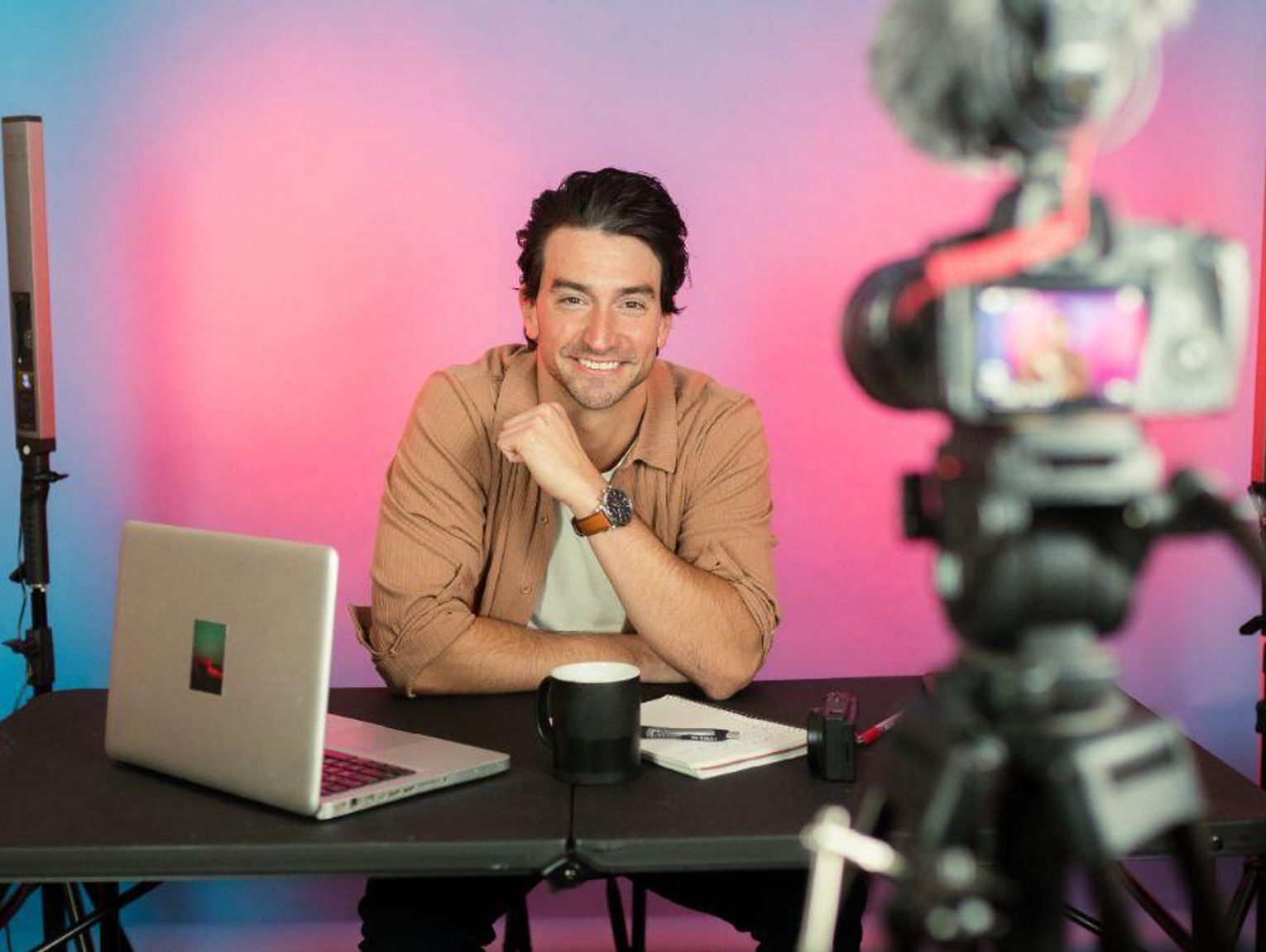 Dlaczego ludzie zostają influencerami? Pierwsze takie badanie w Polsce