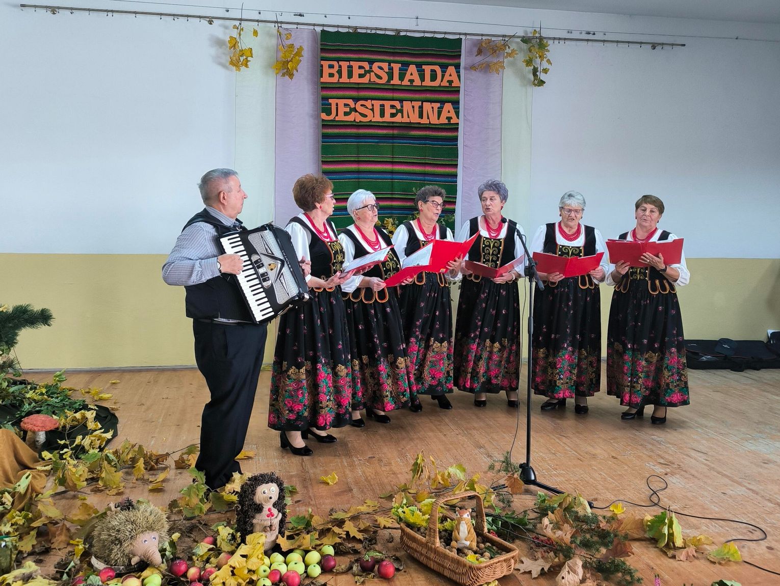 Dubów. Scenę zdominował folklor