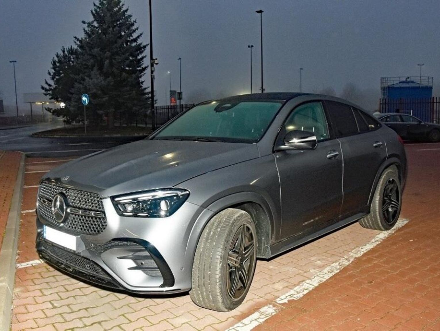 Funkcjonariusze NOSG odzyskali mercedesa