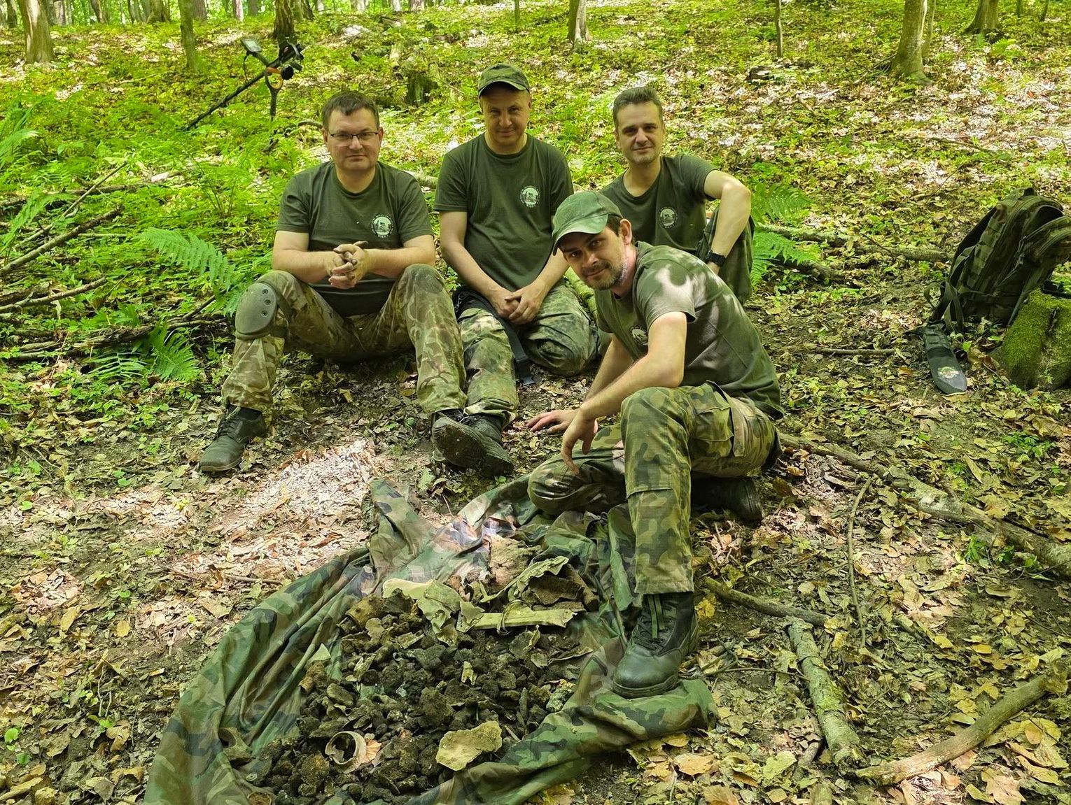 Lubelskie. Gmina Izbica. Szukają kolejnych śladów wojennego bombowca [GALERIA ZDJĘĆ]