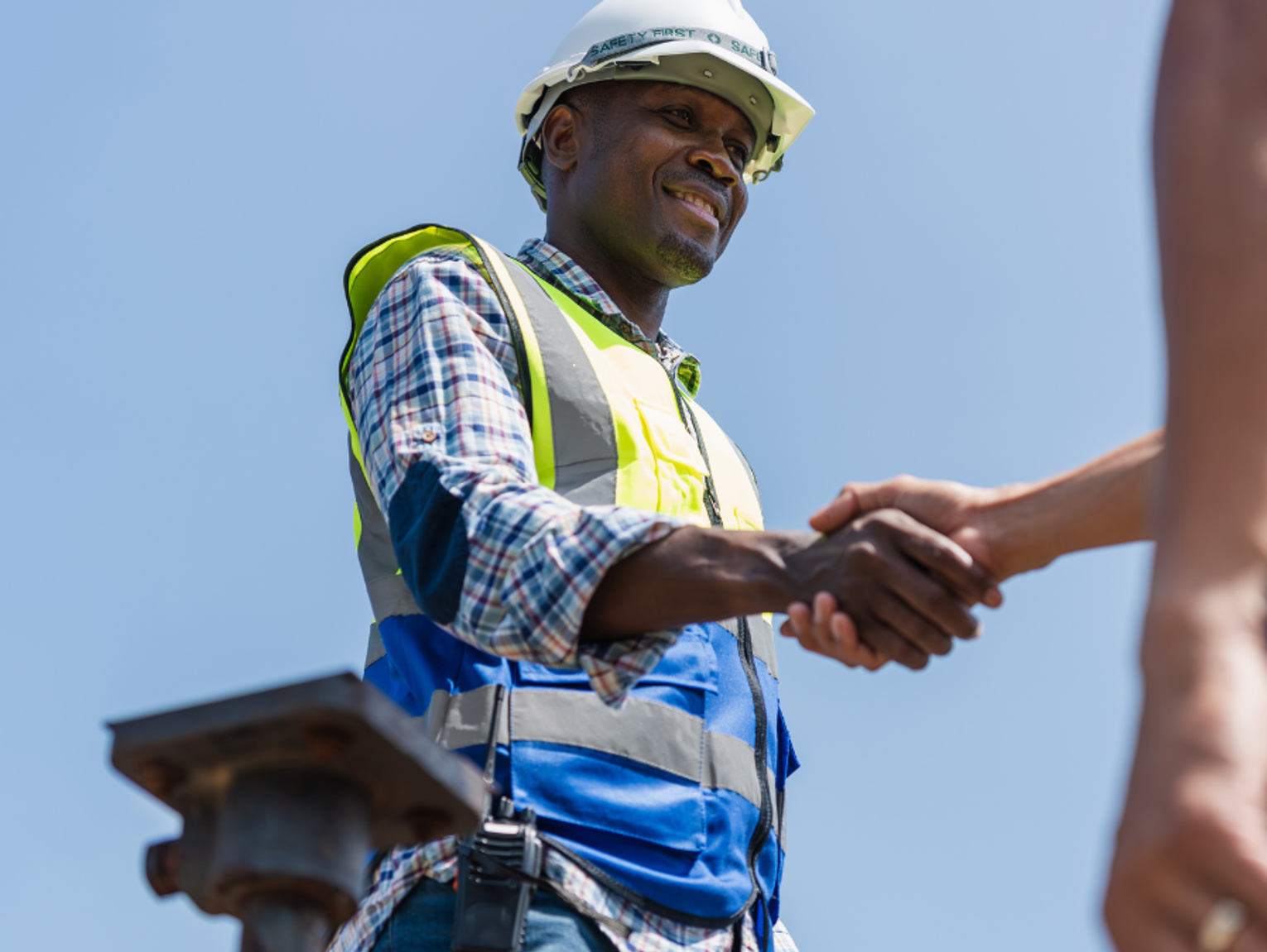 Nowe dane obalają mity o imigrantach. Pracują więcej niż Polacy