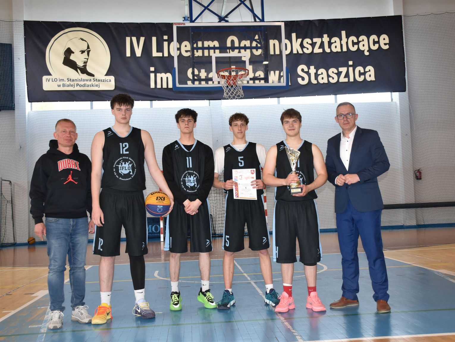 IV Liceum Ogólnokształcące z Białej Podlaskiej triumfuje w półfinale wojewódzkim Licealiady w koszykówce 3x3
