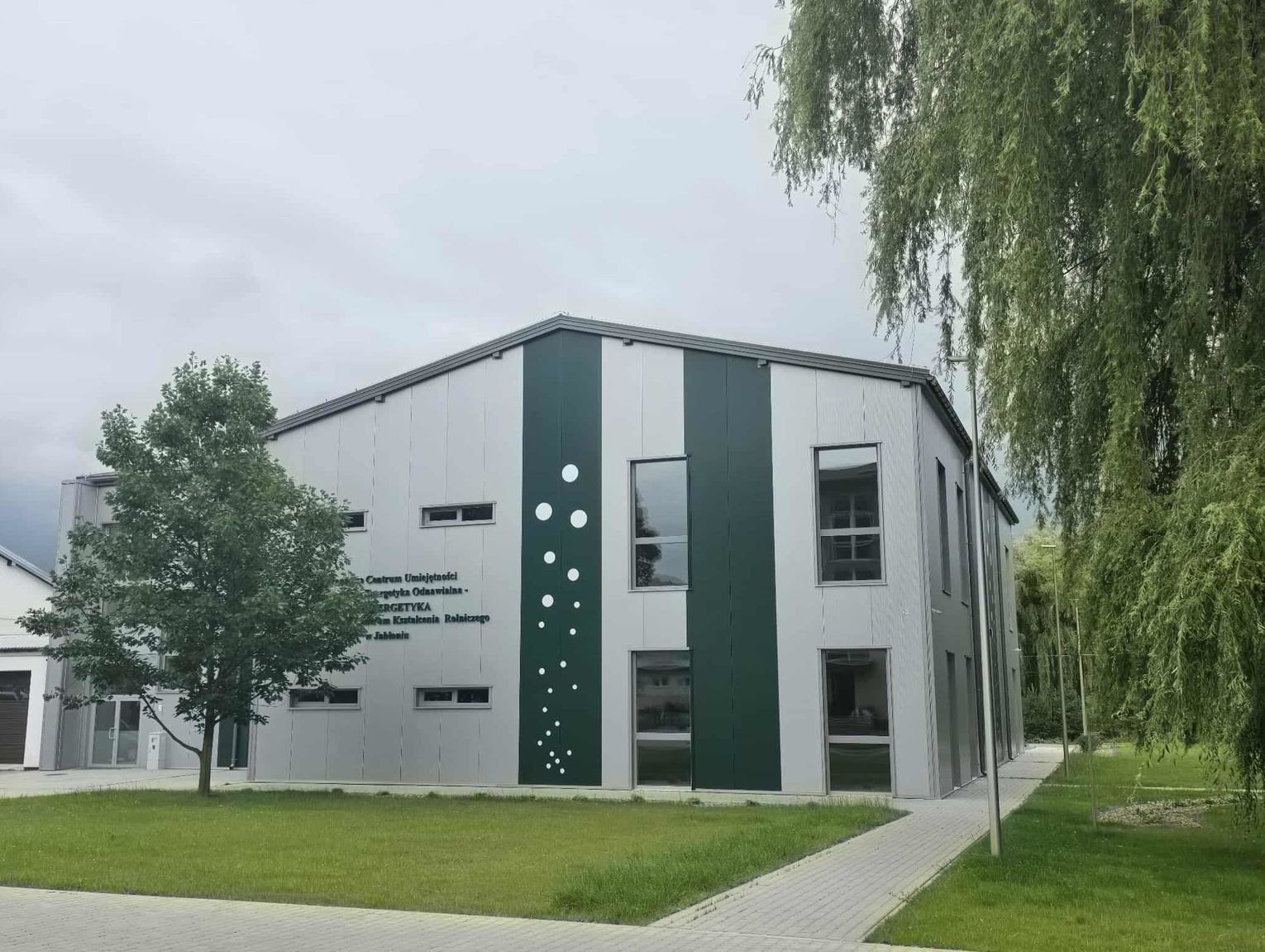 Jabloń. Opowiedzą, jak zostać specjalistą OZE