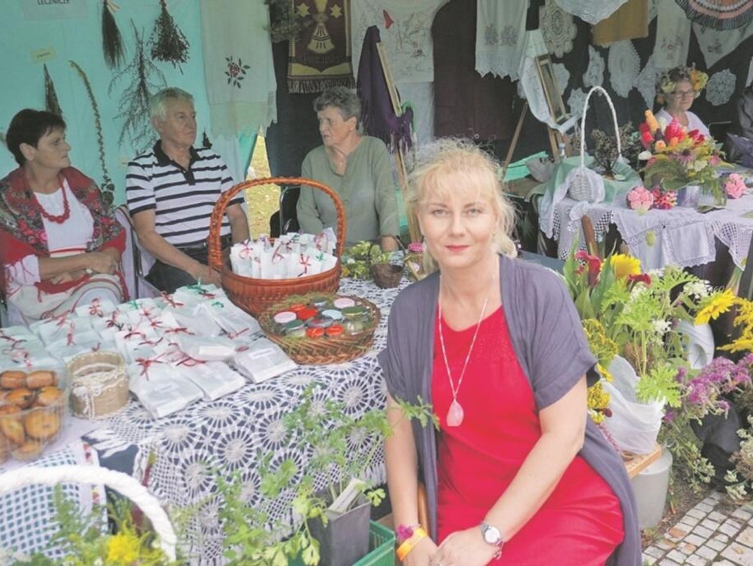 Jej obrazy są pełne zadumy. Niezwykła wystawa w Wisznicach
