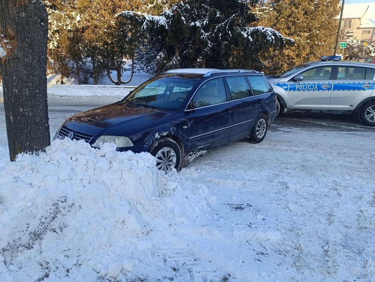 Komarówka Podlaska. Prowadził po alkoholu, jazdę zakończył w zaspie