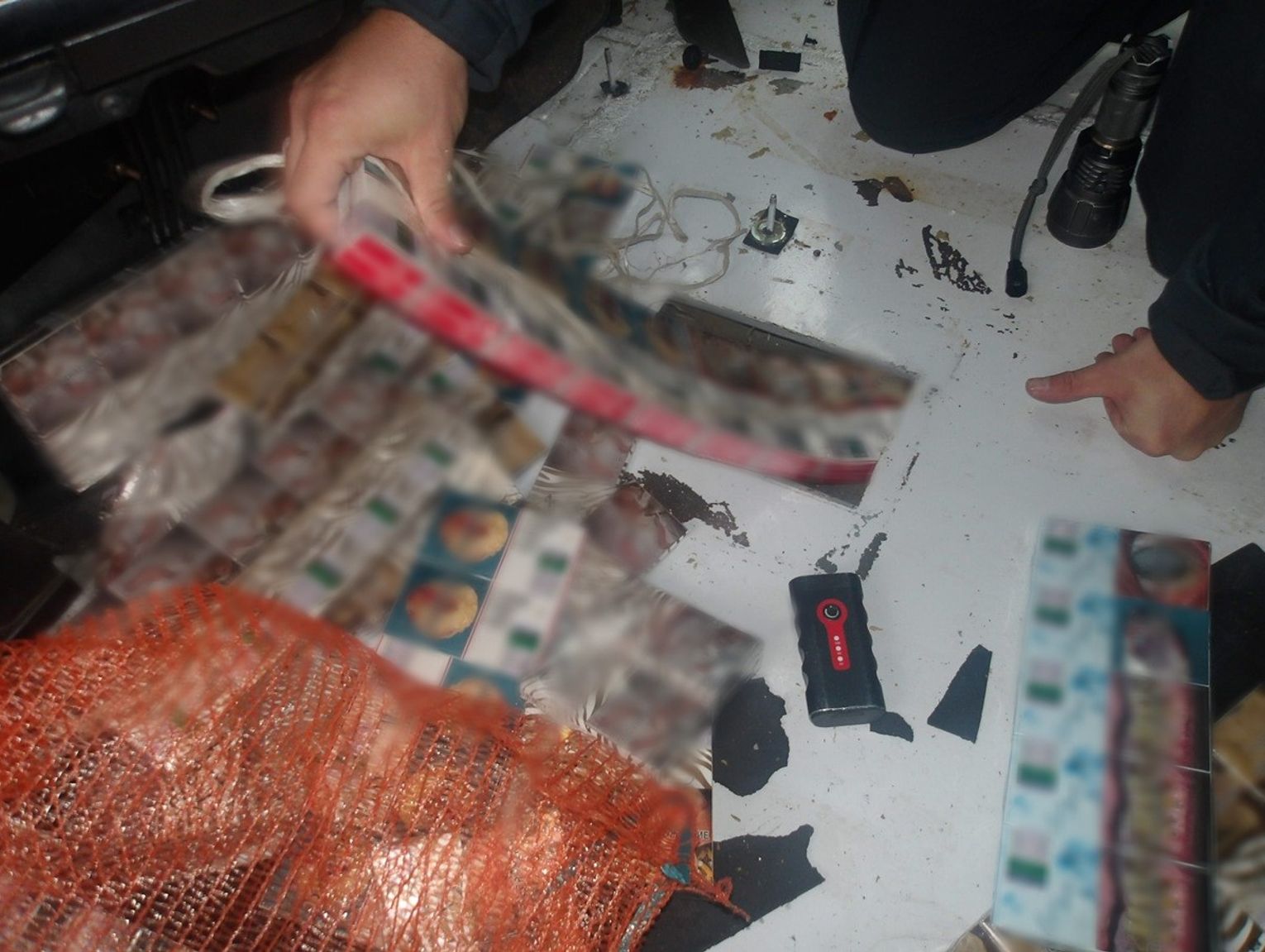 Koroszczyn. Trzy ciężarówki z kontrabandą