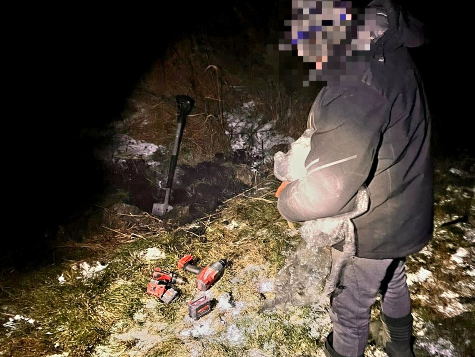 Kradł i zakopywał w polu. Mieszkańcy wsi dziękują policjantom