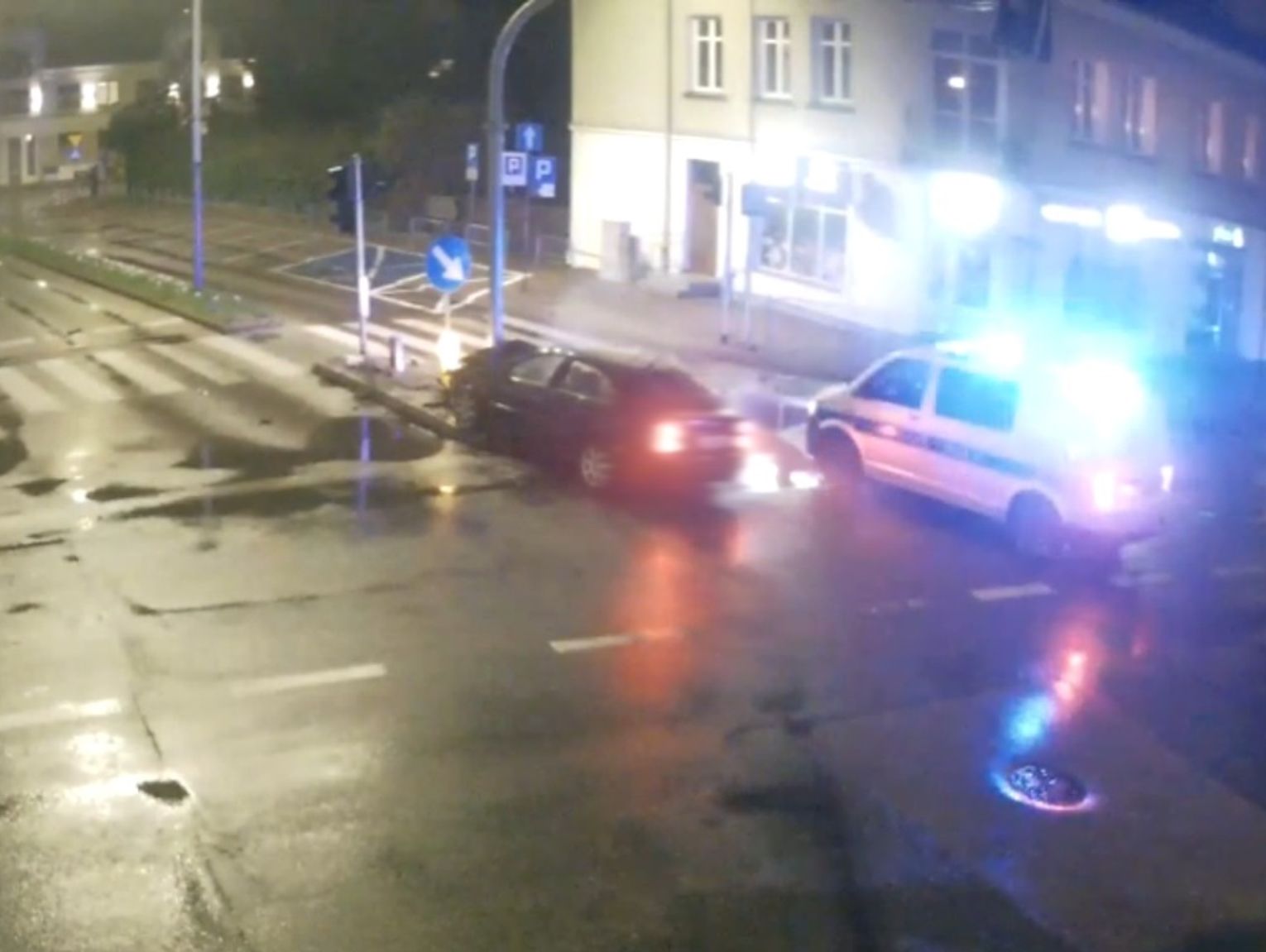 Łuków. Jeździł zygzakiem po mieście. Uderzył w słup [FILM]