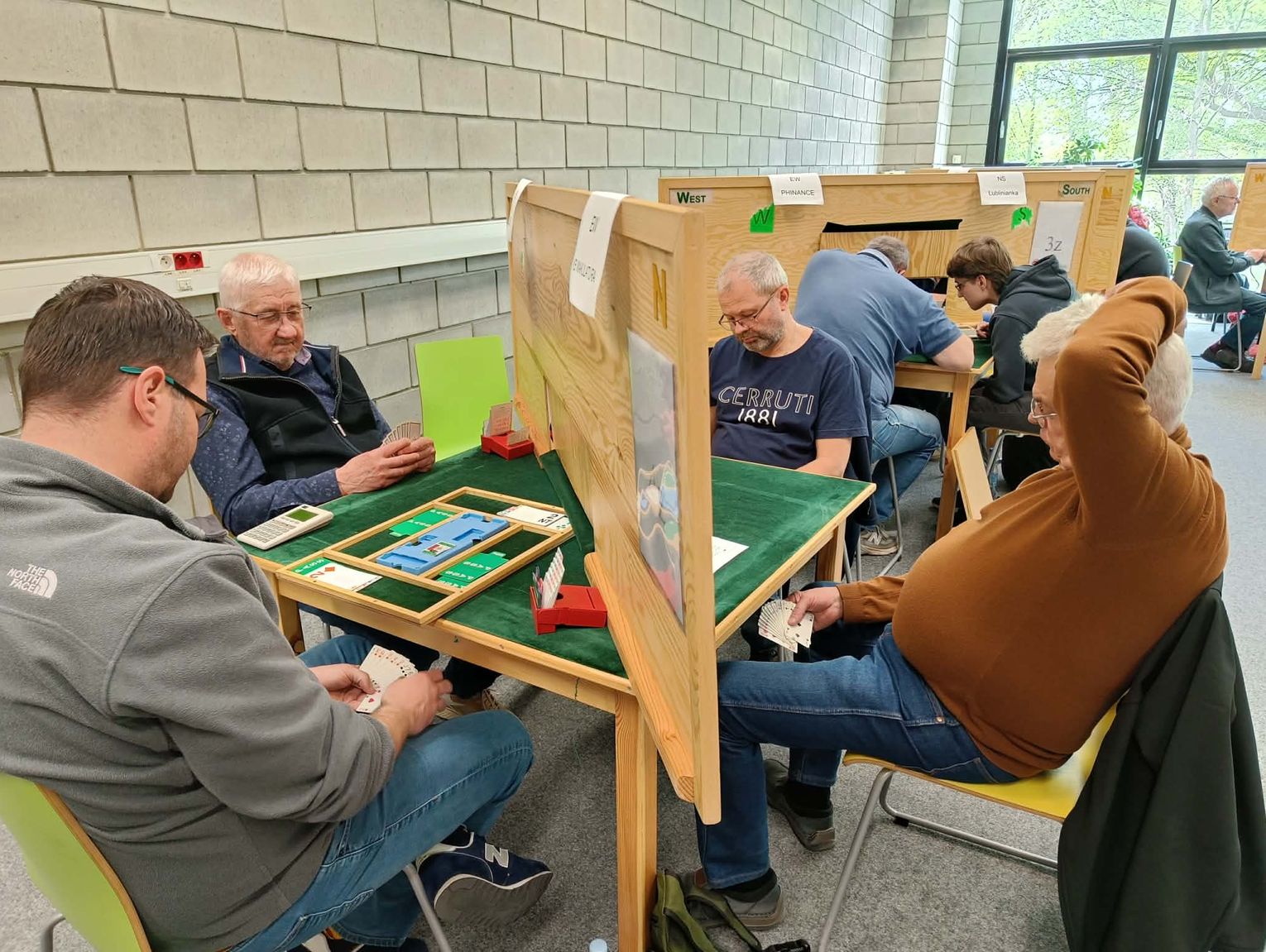 Makulatura zakwalifikował się do play-off