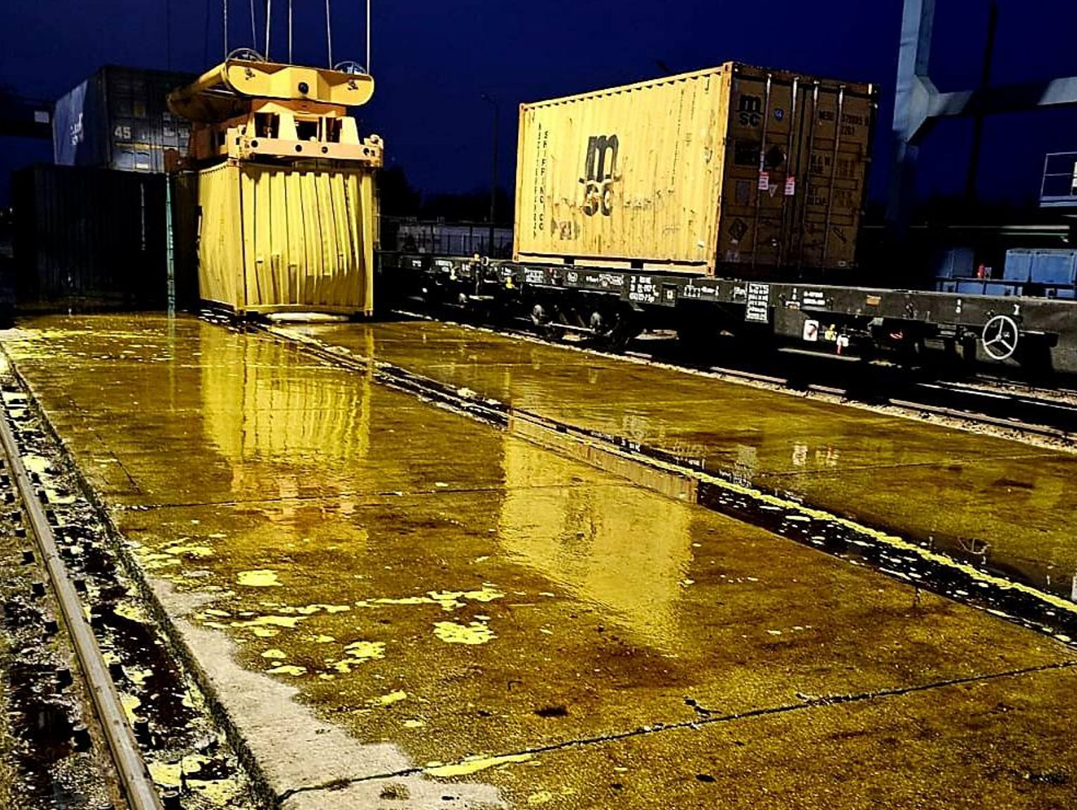 Małaszewicze. Wyciek oleju na terminalu [ZDJĘCIA]