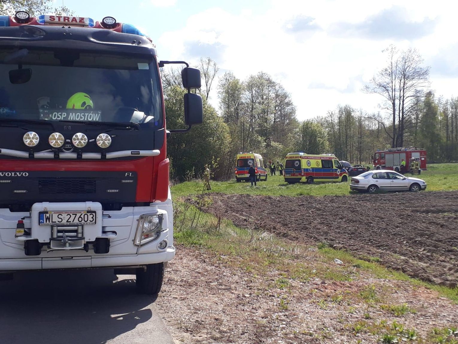 18-latek dachował BMW. Przyczyną nadmierna prędkość