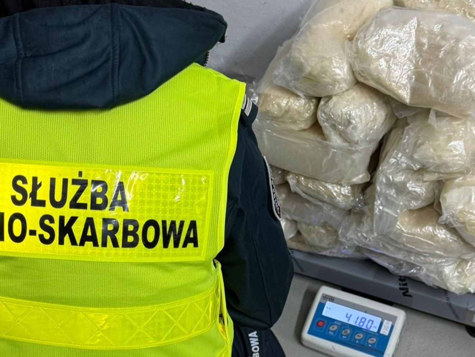 Na A2 zatrzymali auto. Kierowca przewoził ok. 42 kg mefedronu [ZDJĘCIA]