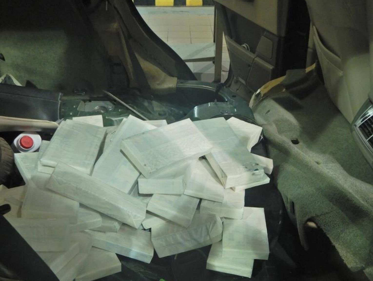 Terespol. Napadł na funkcjonariusza za tysiąc paczek papierosów