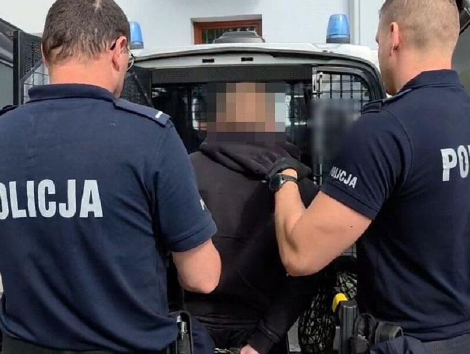 Nastoletni nożownik zatrzymany. Zaatakował 33-latka wywabionego z lokalu