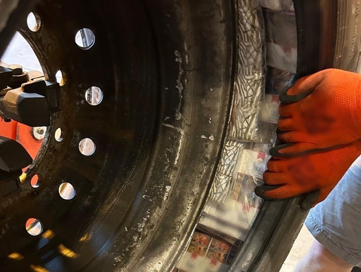 Służby udaremniły przemyt za 300 tys. zł