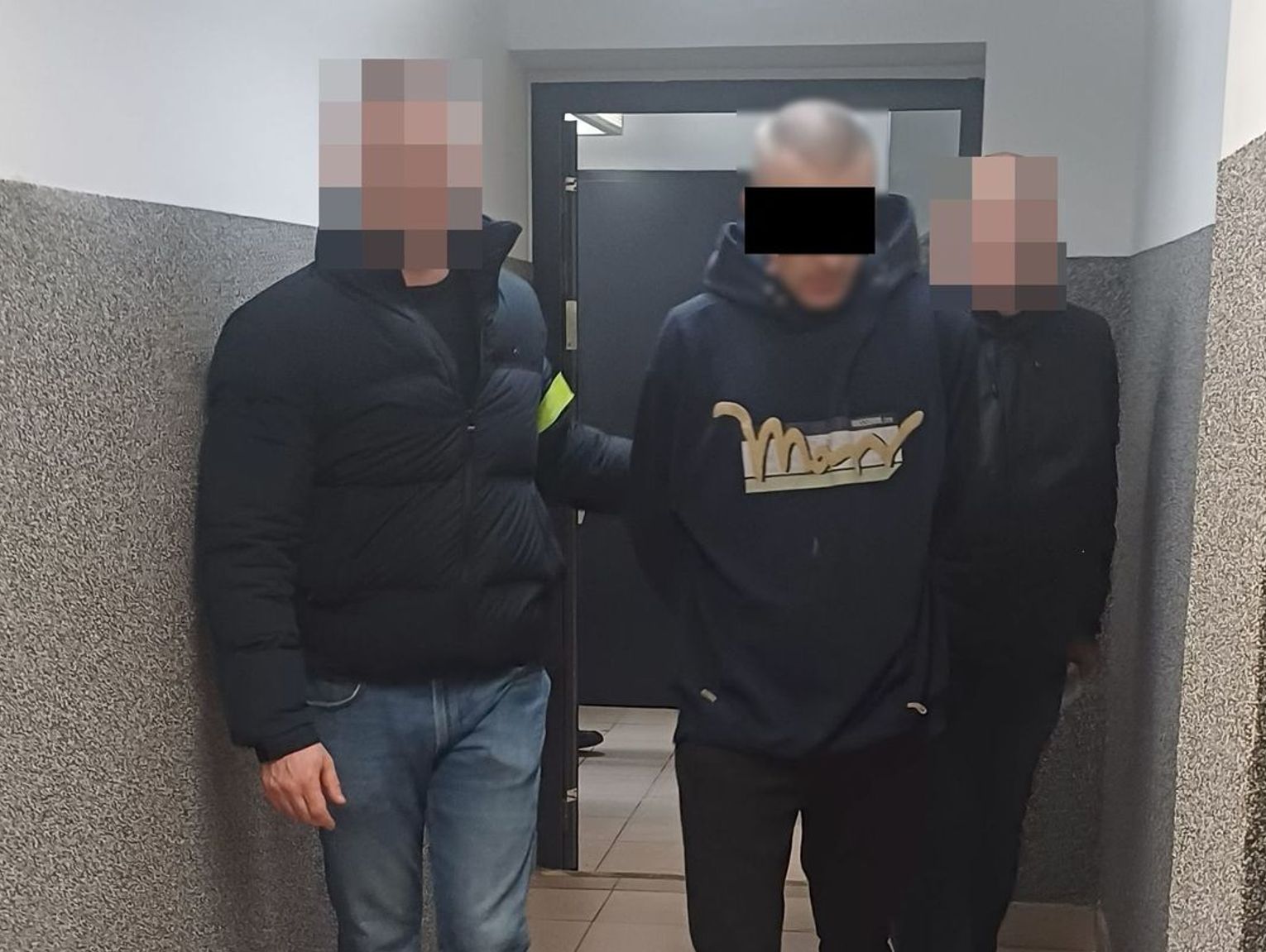 Lubleskie. Nocna demolka przed komendą w Biłgoraju