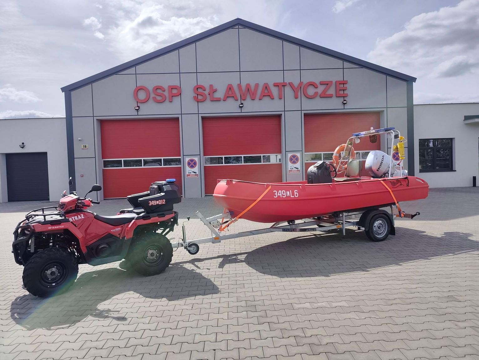 Nowy sprzęt i płaskodenna łódź ratownicza dla OSP Sławatycze