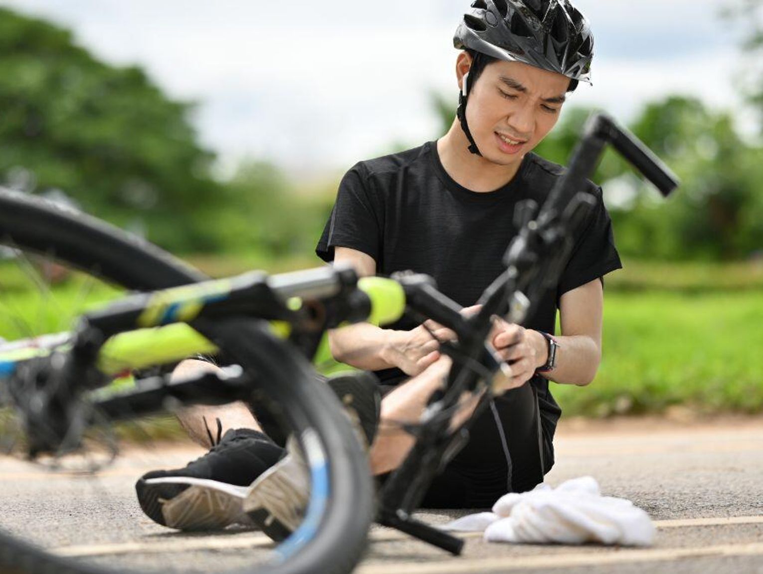 Obowiązkowy kask zniechęci do jazdy na rowerze?