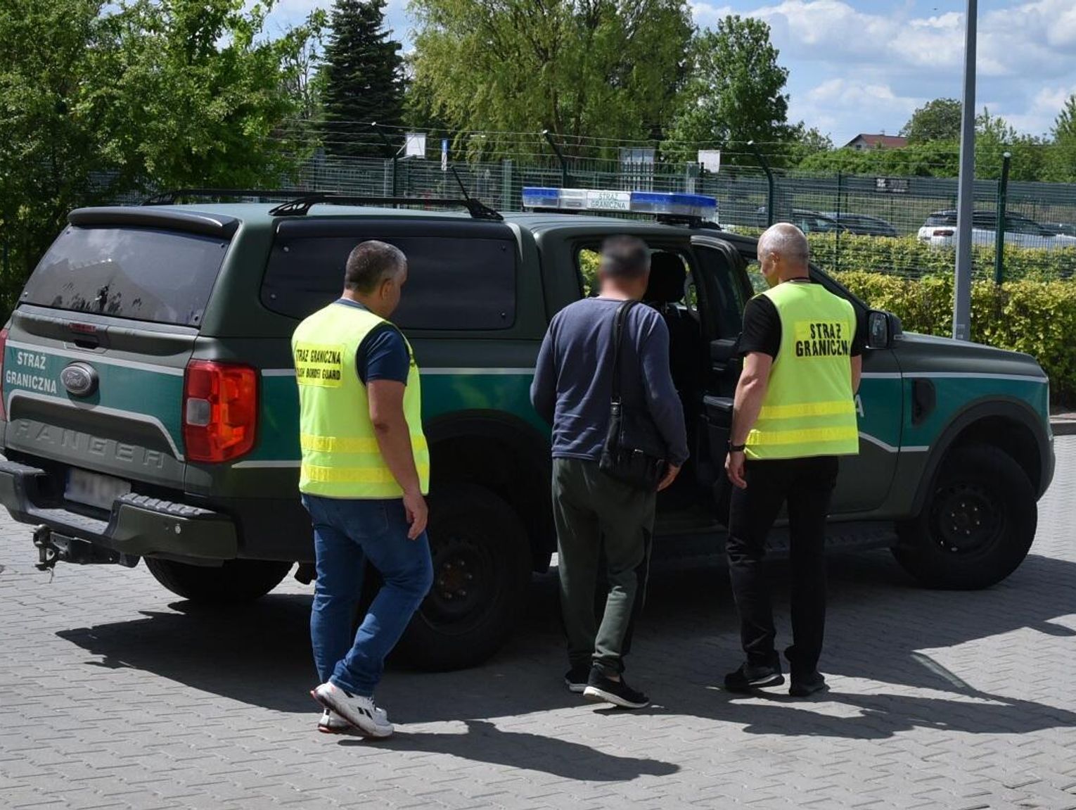 Organizował nielegalny przerzut migrantów. Został deportowany