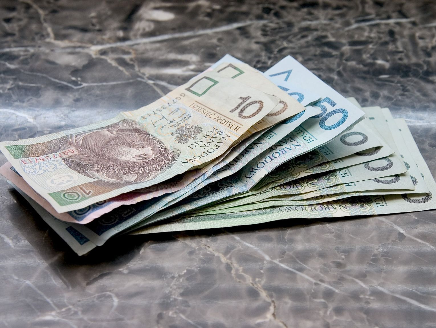 Ostatni dzwonek na wniosek o 800 plus! Zrób to do 30 czerwca, albo stracisz pieniądze.
