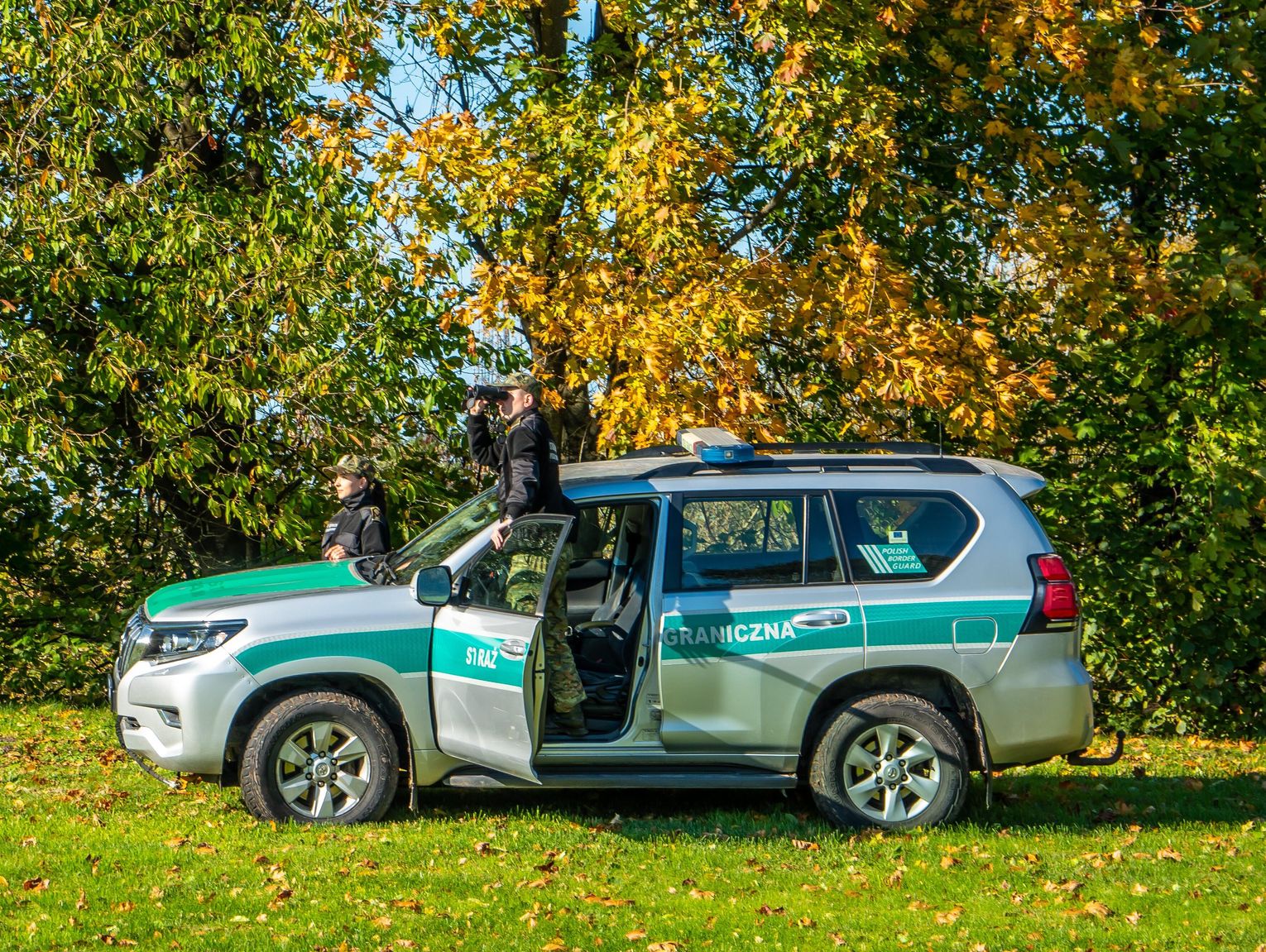 Płynęli przez Bug na pontonie. Zatrzymano 8 Afgańczyków