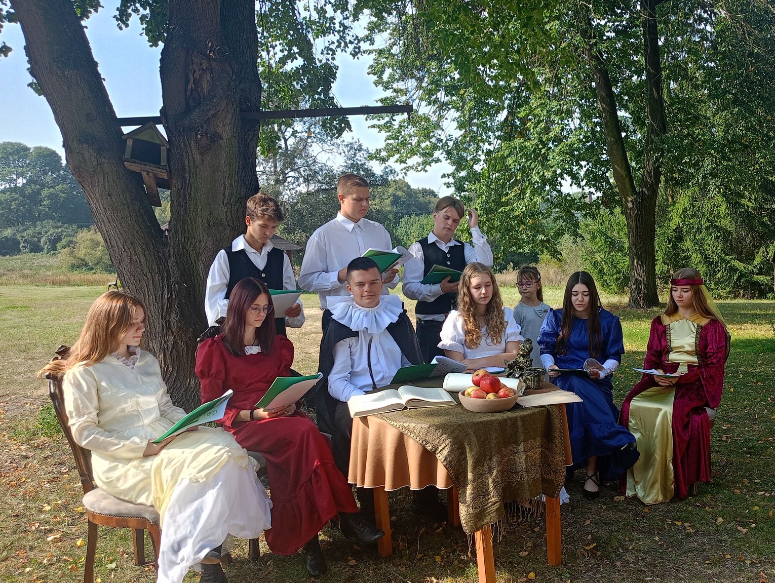 Pod lipą. Czytali poezję Jana Kochanowskiego