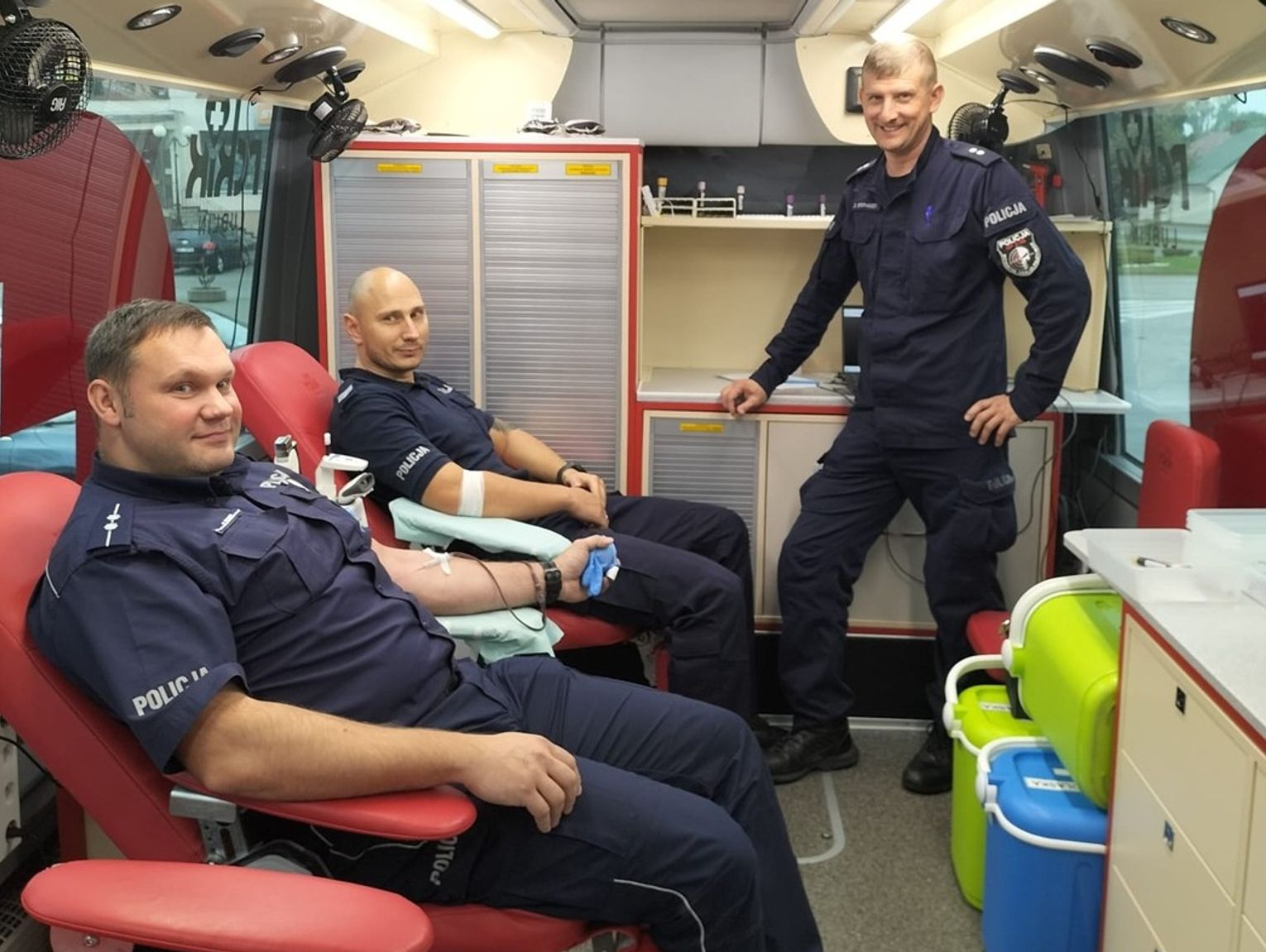 Policjanci oddali krew. Pomogli 5-letniej Oliwce