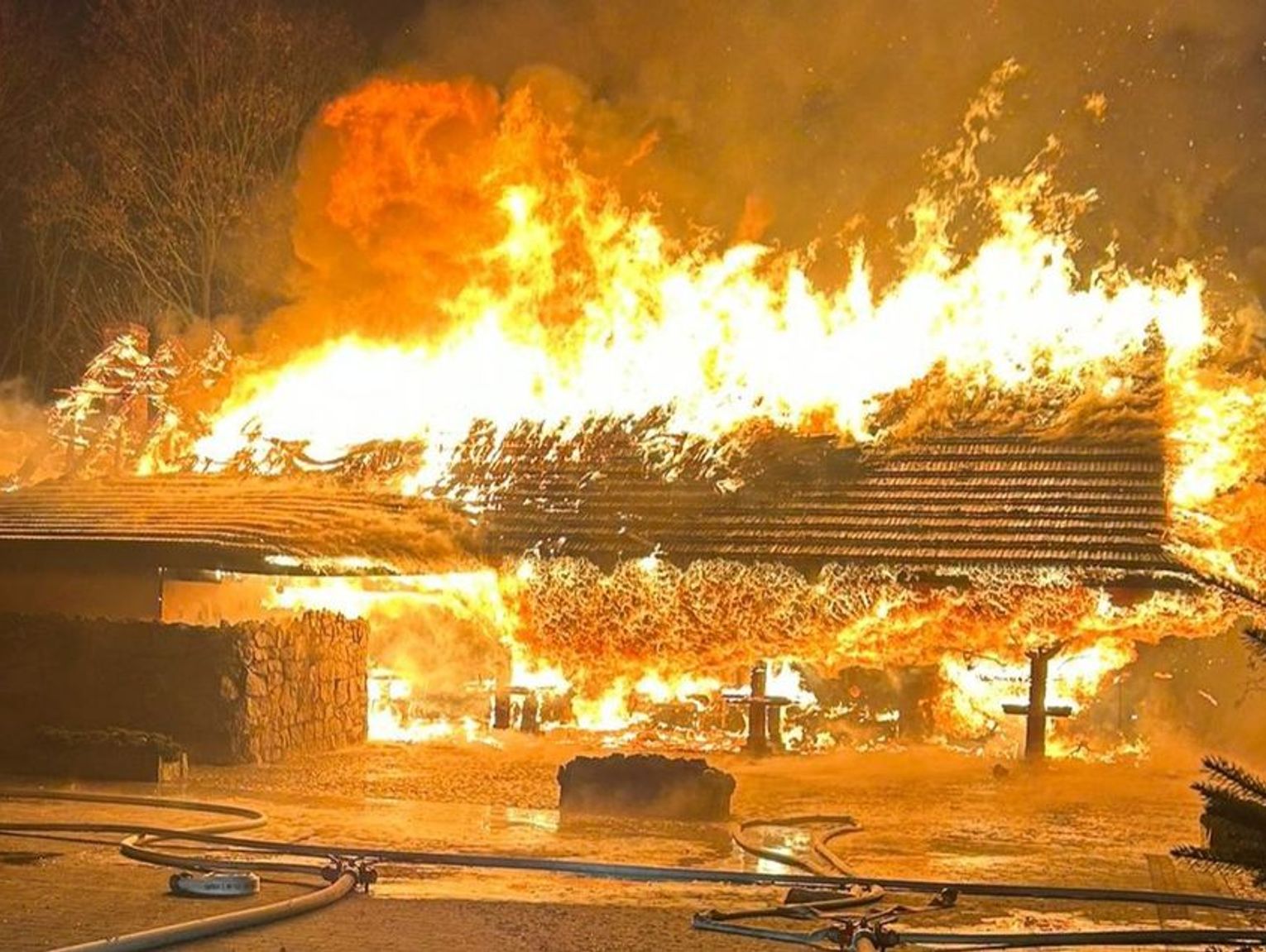 Pożar hotelowej wiaty. Straty wynoszą 600 tys. zł