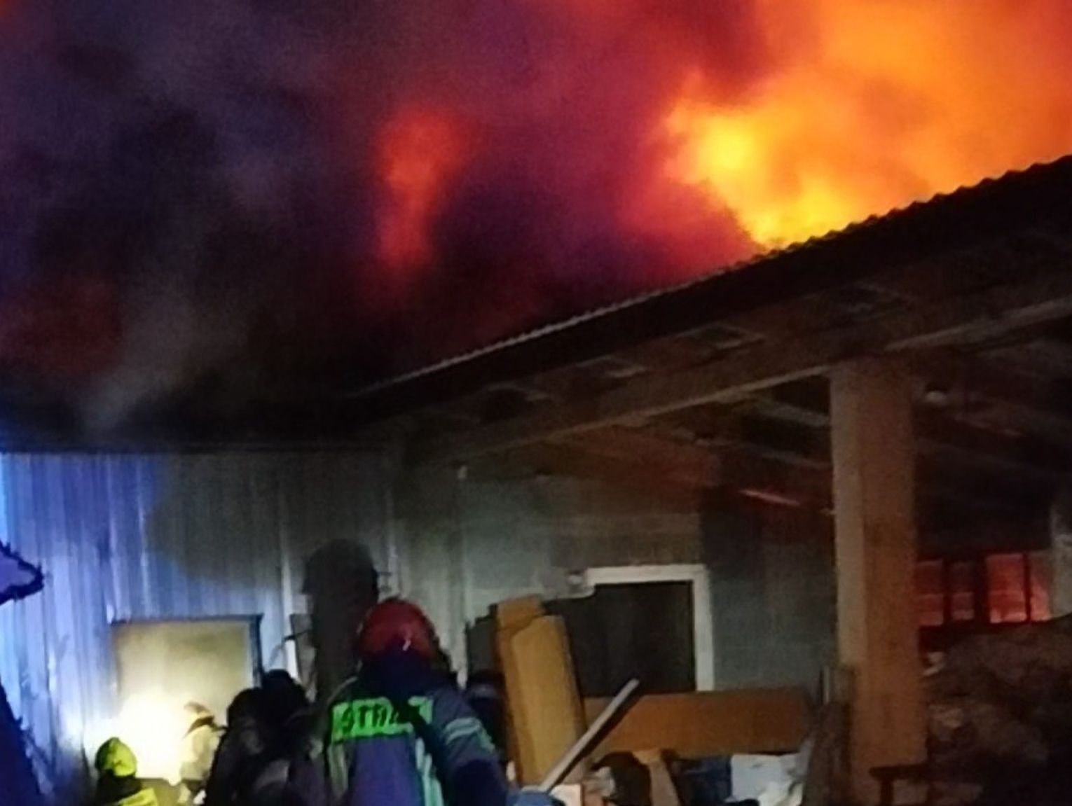 Pożar zniszczył stolarnię w Łobaczewie Małym. Trwa zbiórka [ZDJĘCIA]