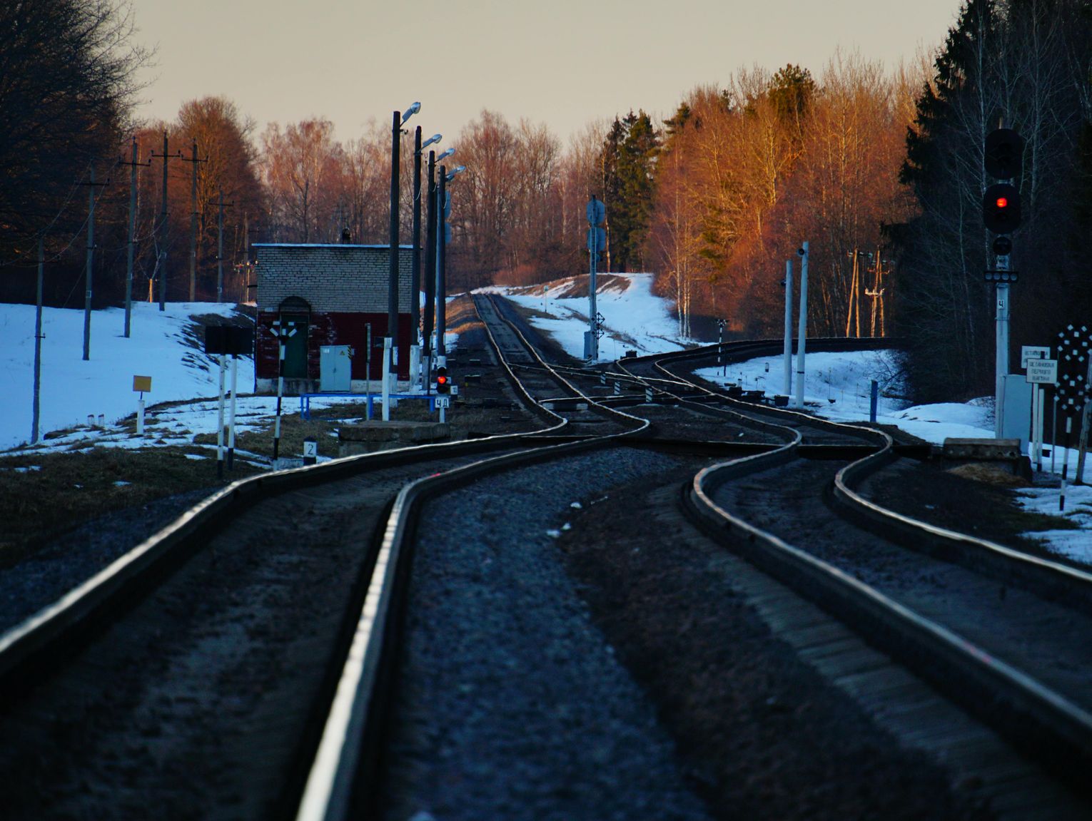 Premier przedłuża stopnie alarmowe po rosyjskim sabotażu na kolei