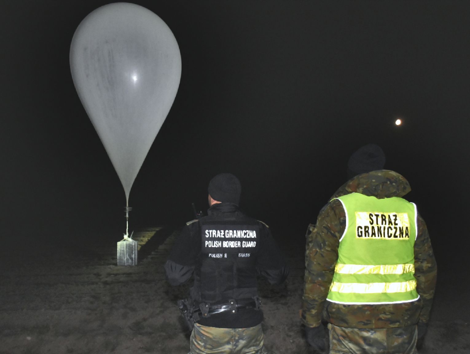 Przemycali papierosy w balonach. Zorganizowana grupa przestępcza rozbita