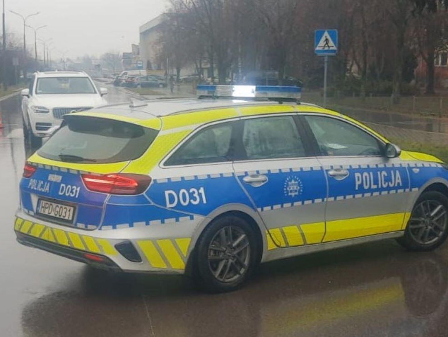 Radzyń Podlaski. 14-letni rowerzysta wjechał pod volvo