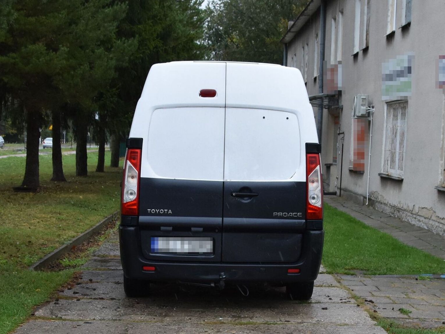Radzyń Podlaski. Cofający bus najechał na pieszego