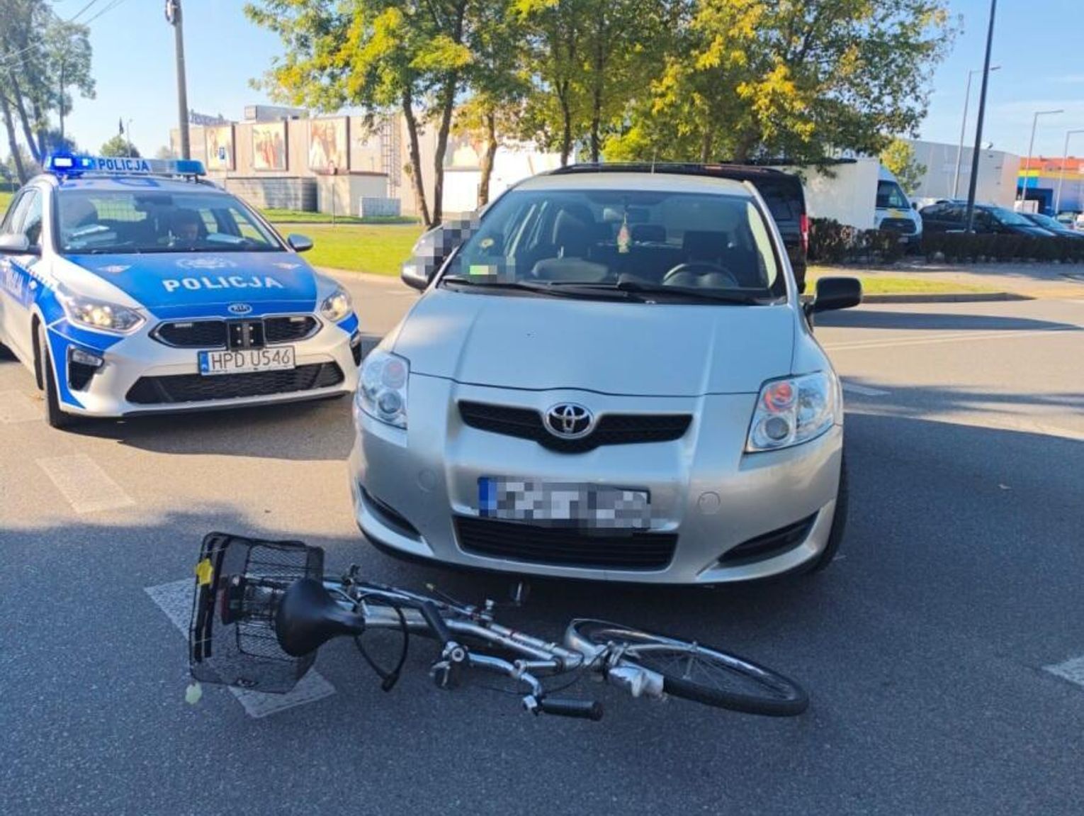 Rowerzystka trafiła do szpitala z urazem głowy