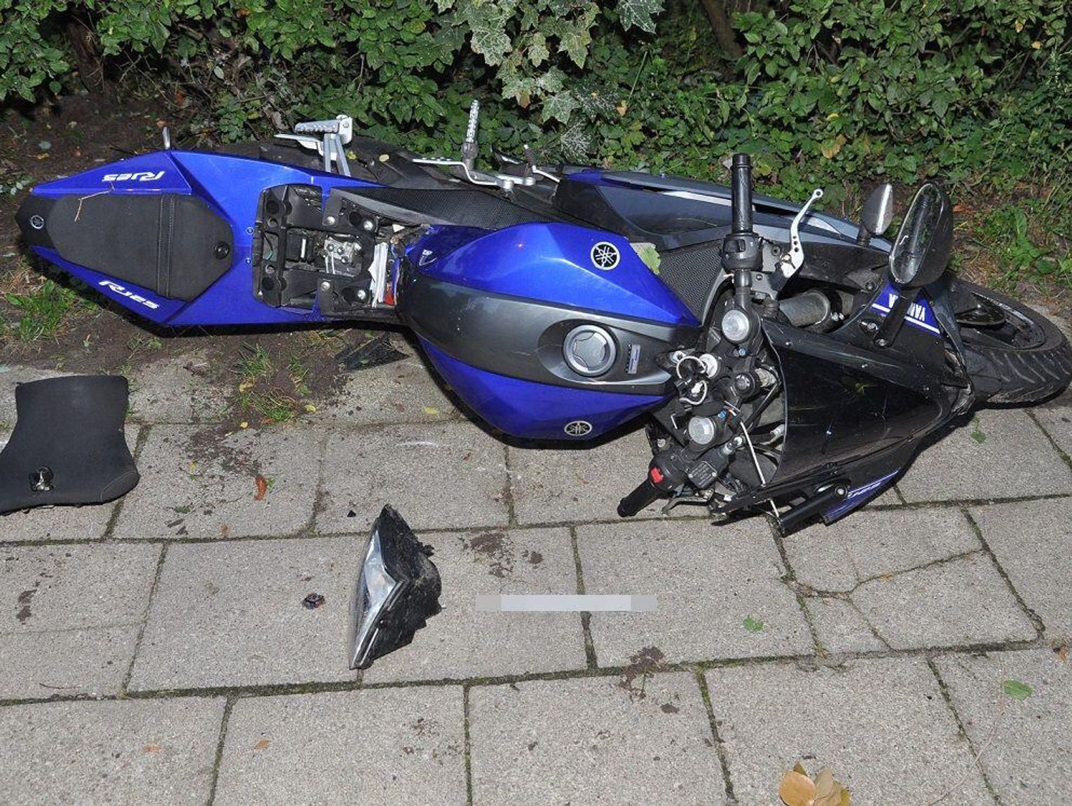 Rowerzystka wjechała w auto, a piesza weszła pod motocykl