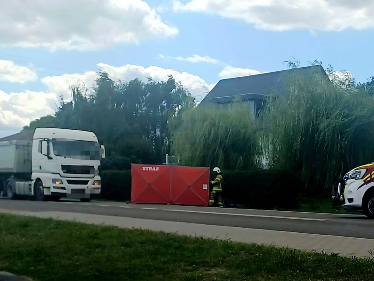 Rowerzystka wyjechała wprost pod ciężarówkę. Kobieta nie żyje