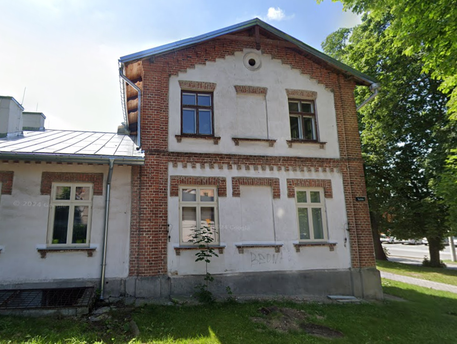 Wyremontują willę i założą zamki