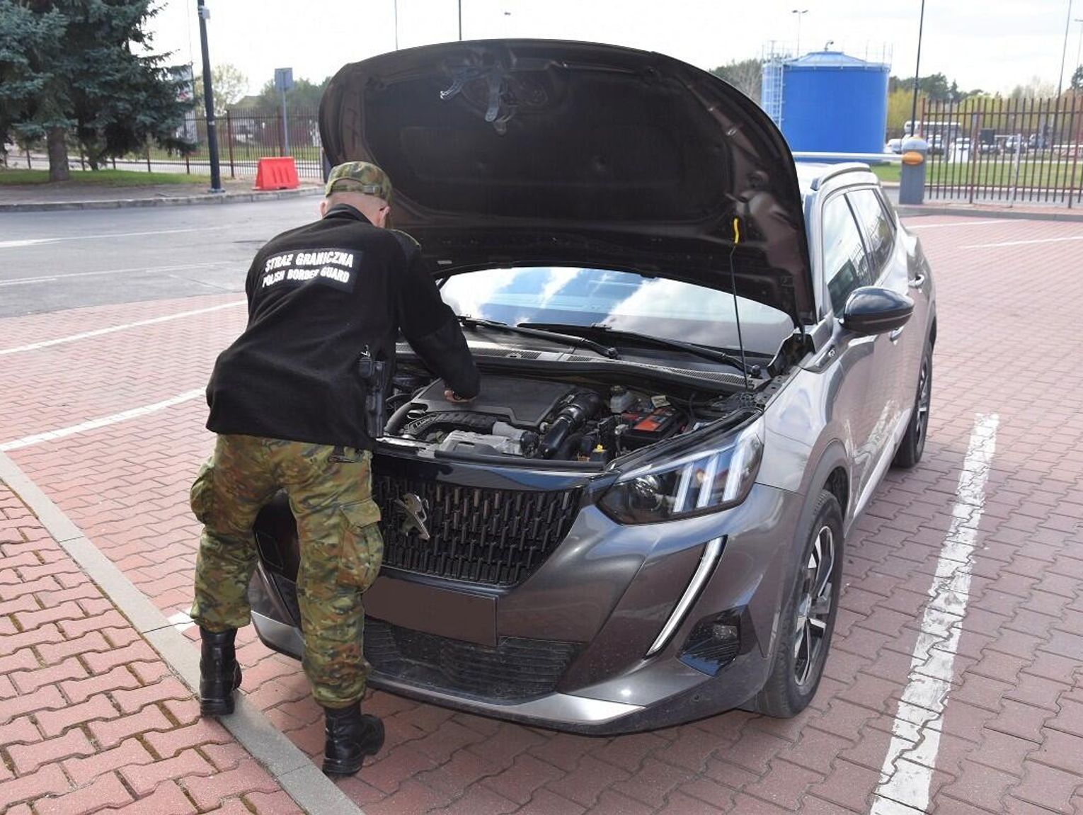 Straż Graniczna w Terespolu odzyskała kradzionego Peugeota