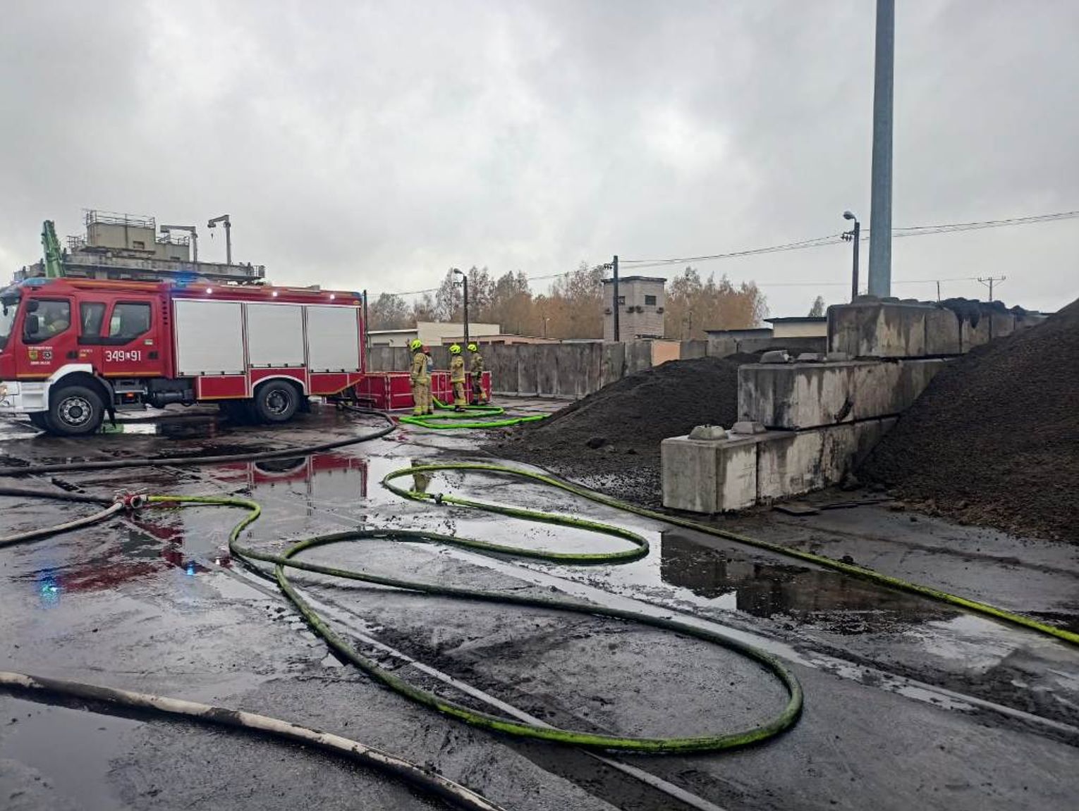 Strażacy gaszą pożar w Małaszewiczach [ZDJĘCIA]