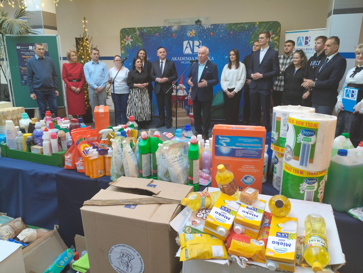 Studenci Akademii Bialskiej wsparli powiatowy ośrodek