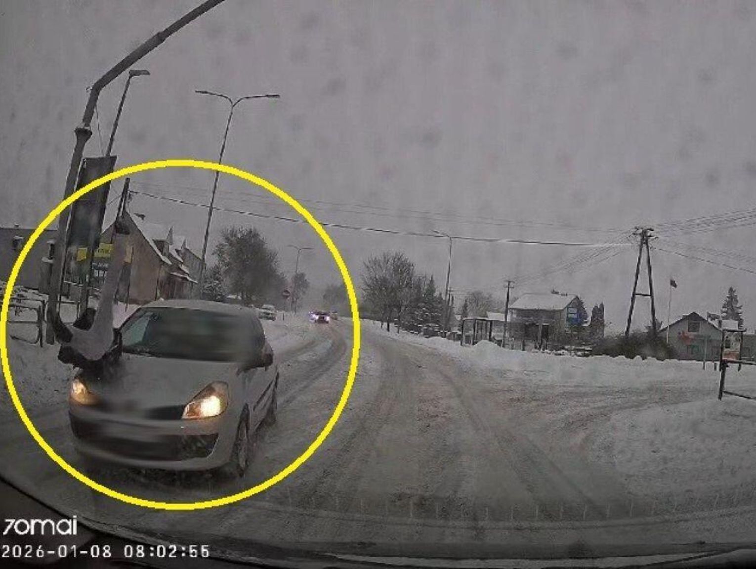 Lubelskie. Tarnawatka: 19-latek potrącił pieszą na przejściu. Policja publikuje nagranie!