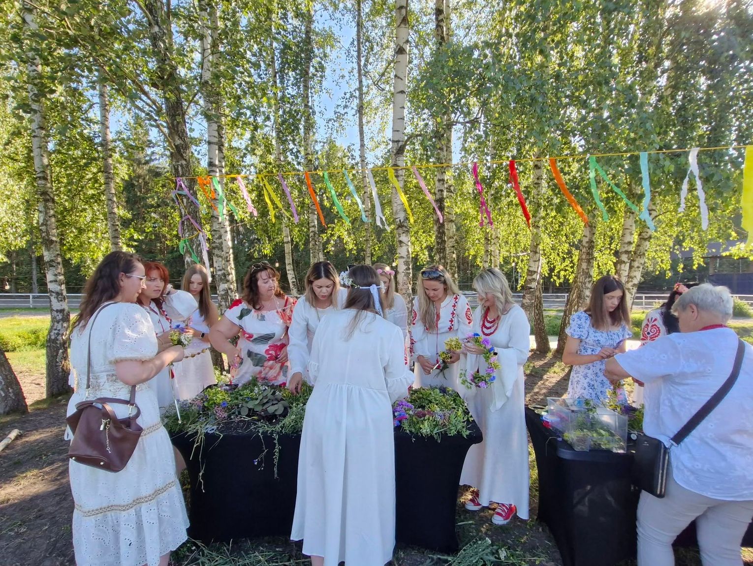 Tradycja, muzyka i wianki na przystani nad Lutnią