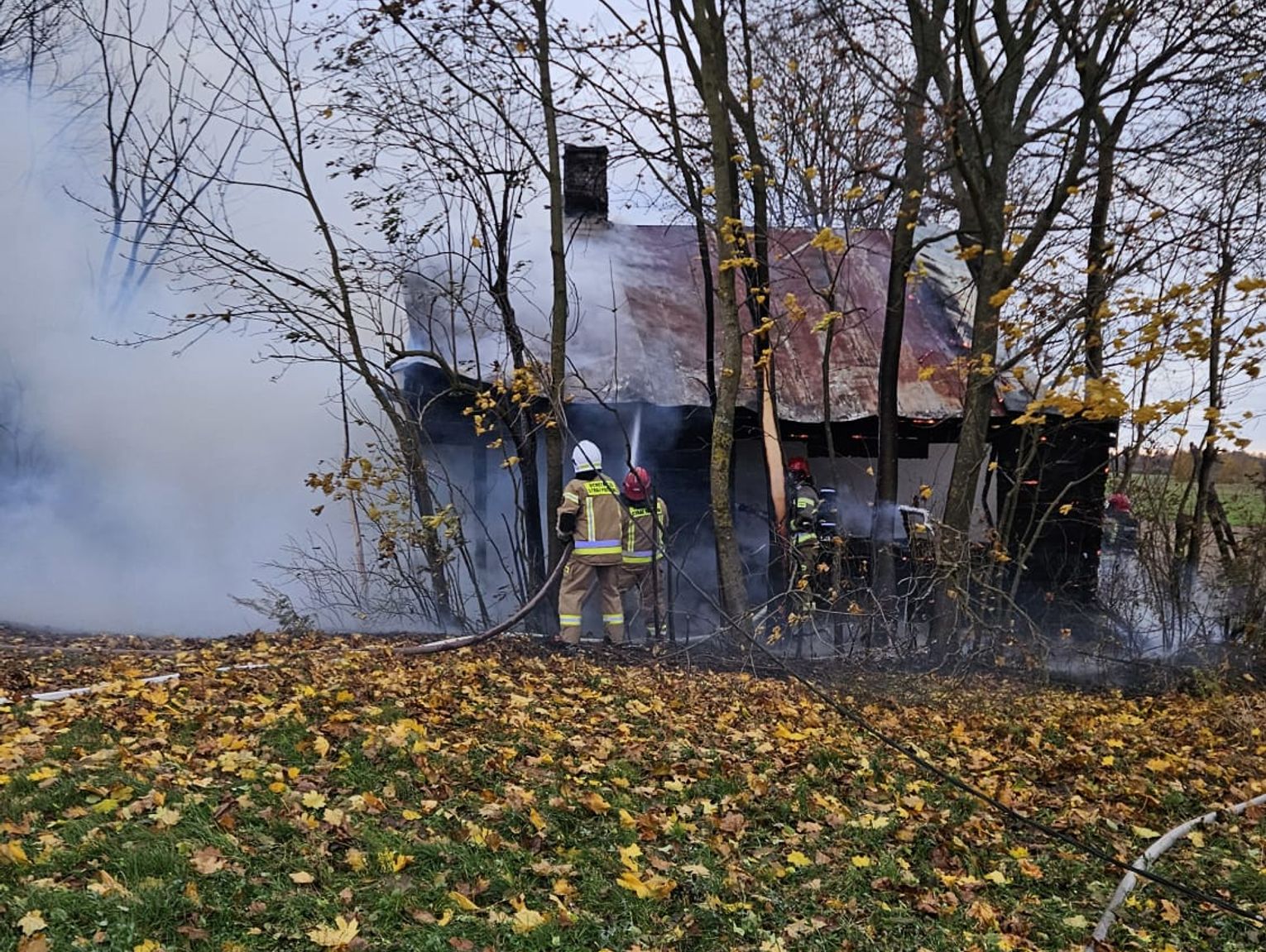 Tragedia w Ossówce. W domu znaleziono ciało mężczyzny [ZDJĘCIA]