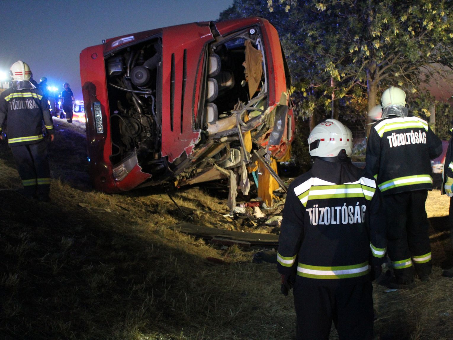 Kraj/ Świat. Tragiczny wypadek polskiego autokaru na Węgrzech. 12 osób nie żyje