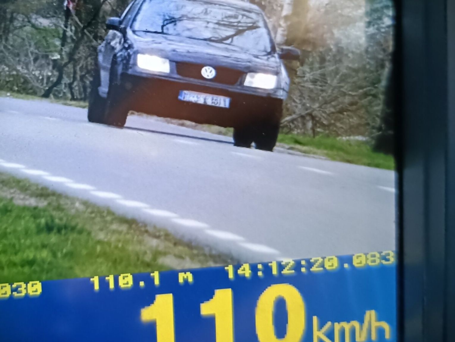 Pędziła jak na złamanie karku. Straciła prawo jazdy