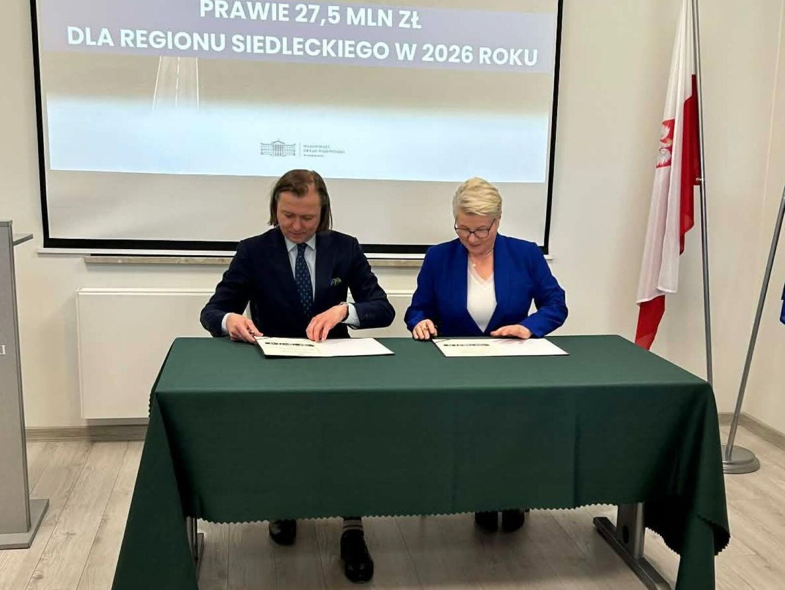 W Ruskowie i Koszelówce wyremontują drogi! Umowy z wojewodą podpisane