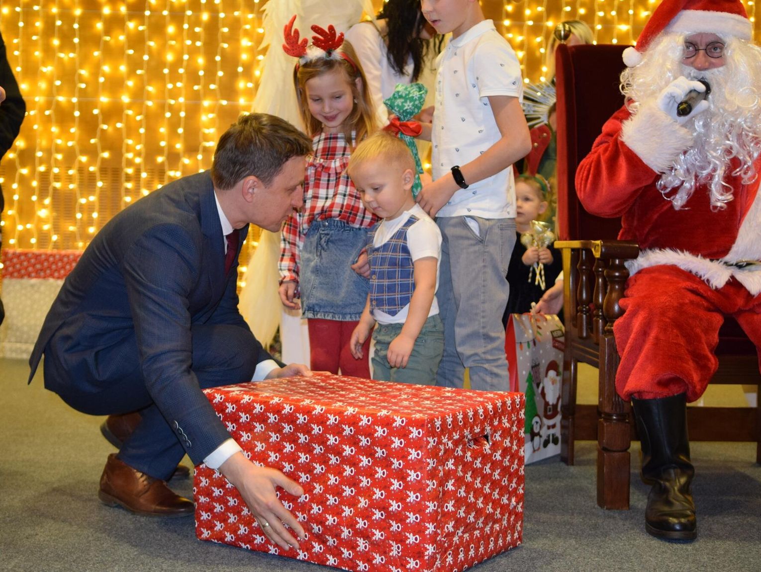 Wieczór dziecięcej radości, świątecznych życzeń i wielkich serc darczyńców