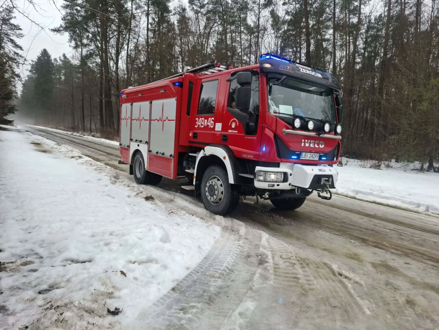 Witoroż. Ciął drzewo. Piła uszkodziła mu nogę