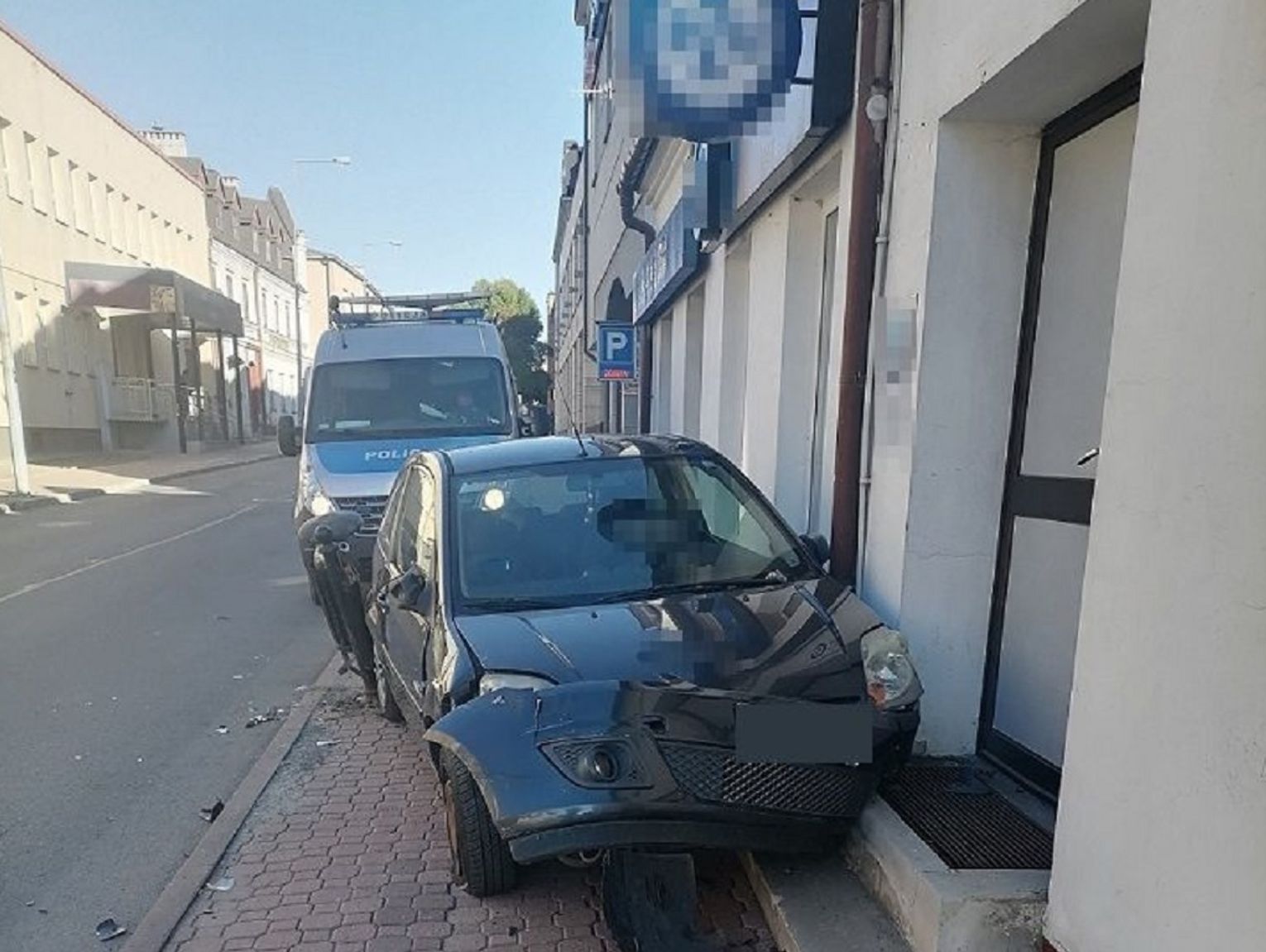 Wjechał W Budynek Sprawdzają Czy Był Pijany Lub Po Narkotykach 1123