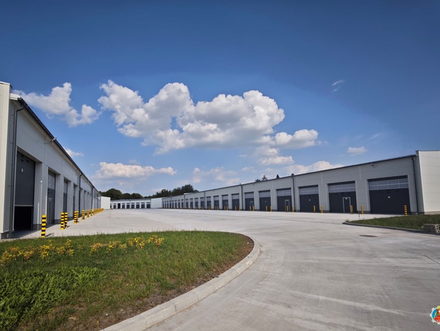 Wybudowali dwadzieścia hal na terenie bialskiej jednostki